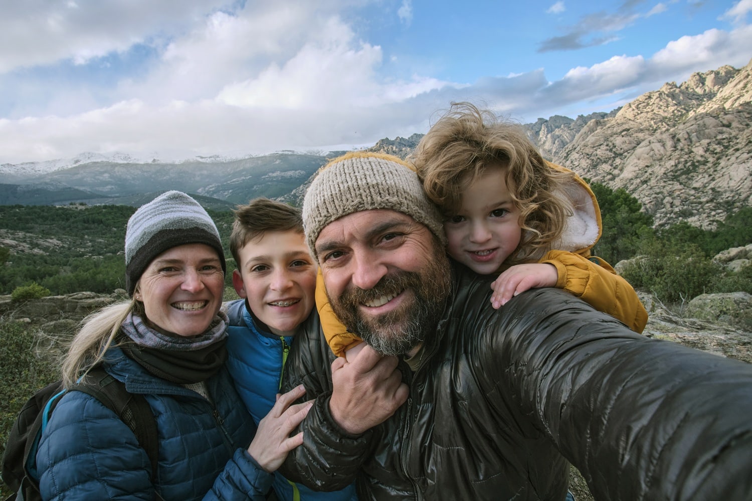 Familie in den Bergen