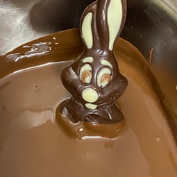 Schokoladehasen einschmelzen schmeckt gut. 